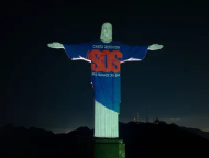 La statue du Christ Rédempteur à Rio de Janeiro, au Brésil, le 8 mai 2024, avec une projection appelant à l'aide l'État du Rio Grande do Sul. ©AFP - AFP PHOTO / SANTUARIO ARQUIDIOCESANO CRISTO REDENTOR